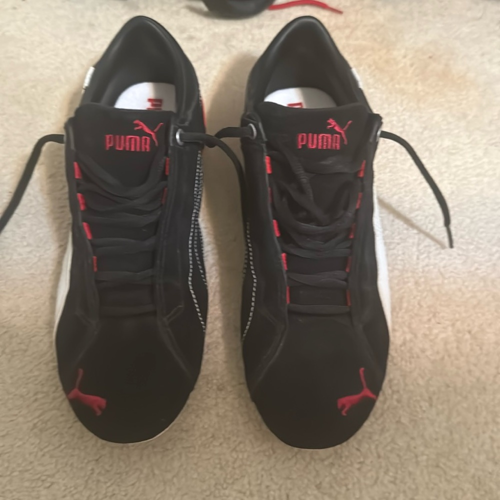 Puma slightly used size 9 1/2 shoes
